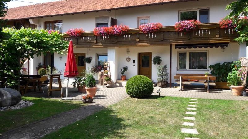 Pension Zum Krug, Messe Muenchen Hergolding Bagian luar foto