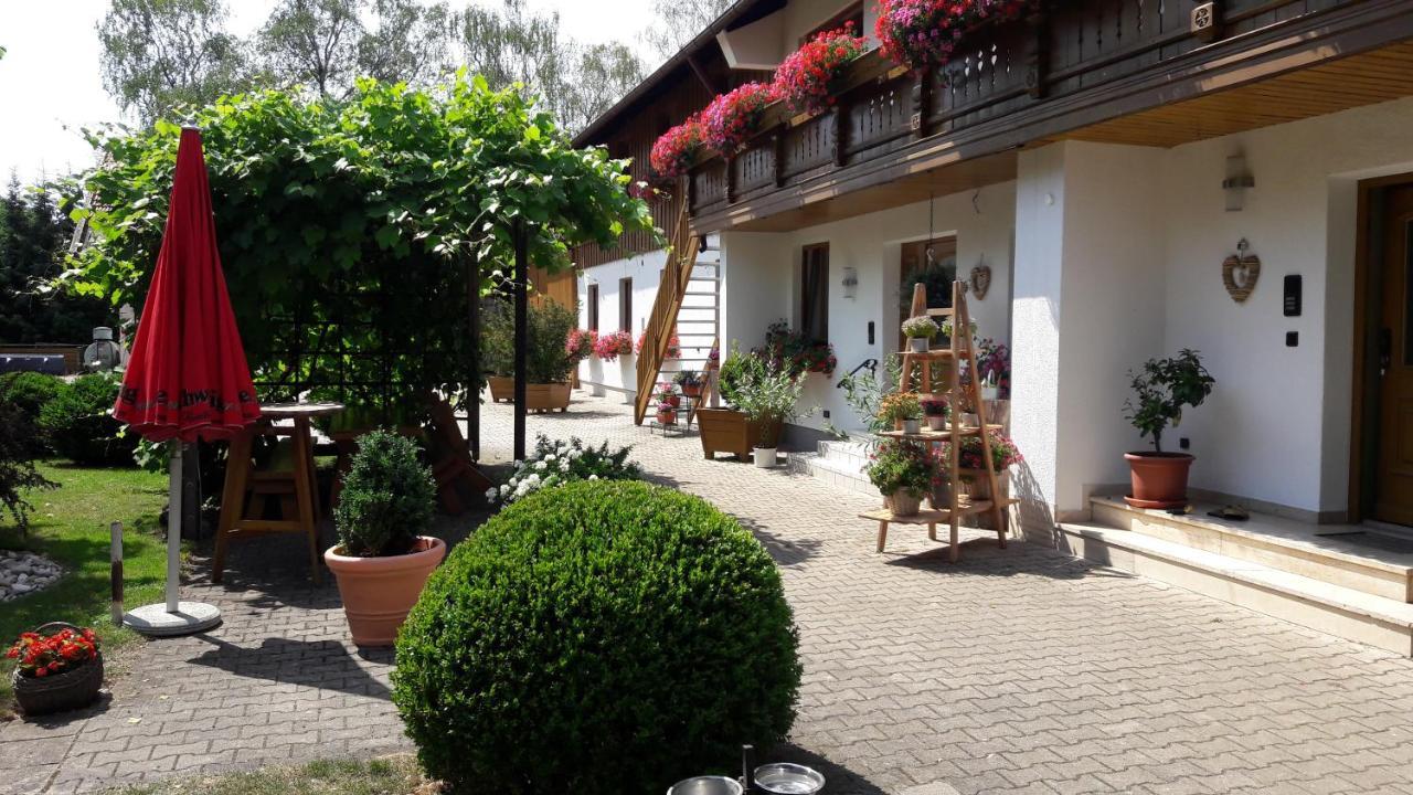 Pension Zum Krug, Messe Muenchen Hergolding Bagian luar foto