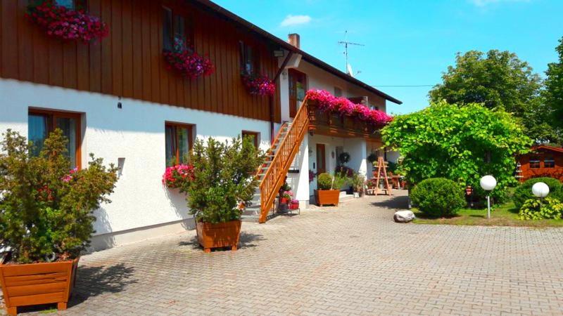 Pension Zum Krug, Messe Muenchen Hergolding Bagian luar foto