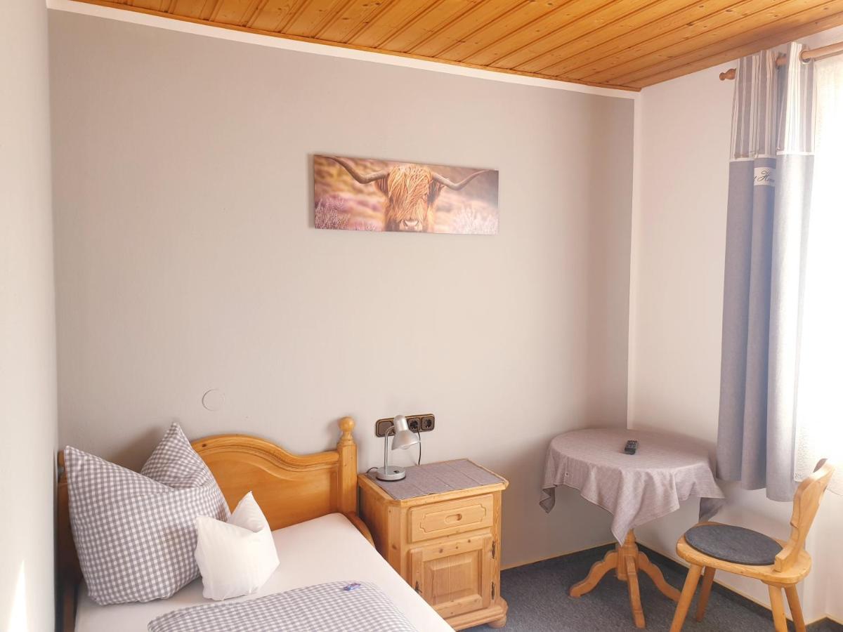 Pension Zum Krug, Messe Muenchen Hergolding Bagian luar foto