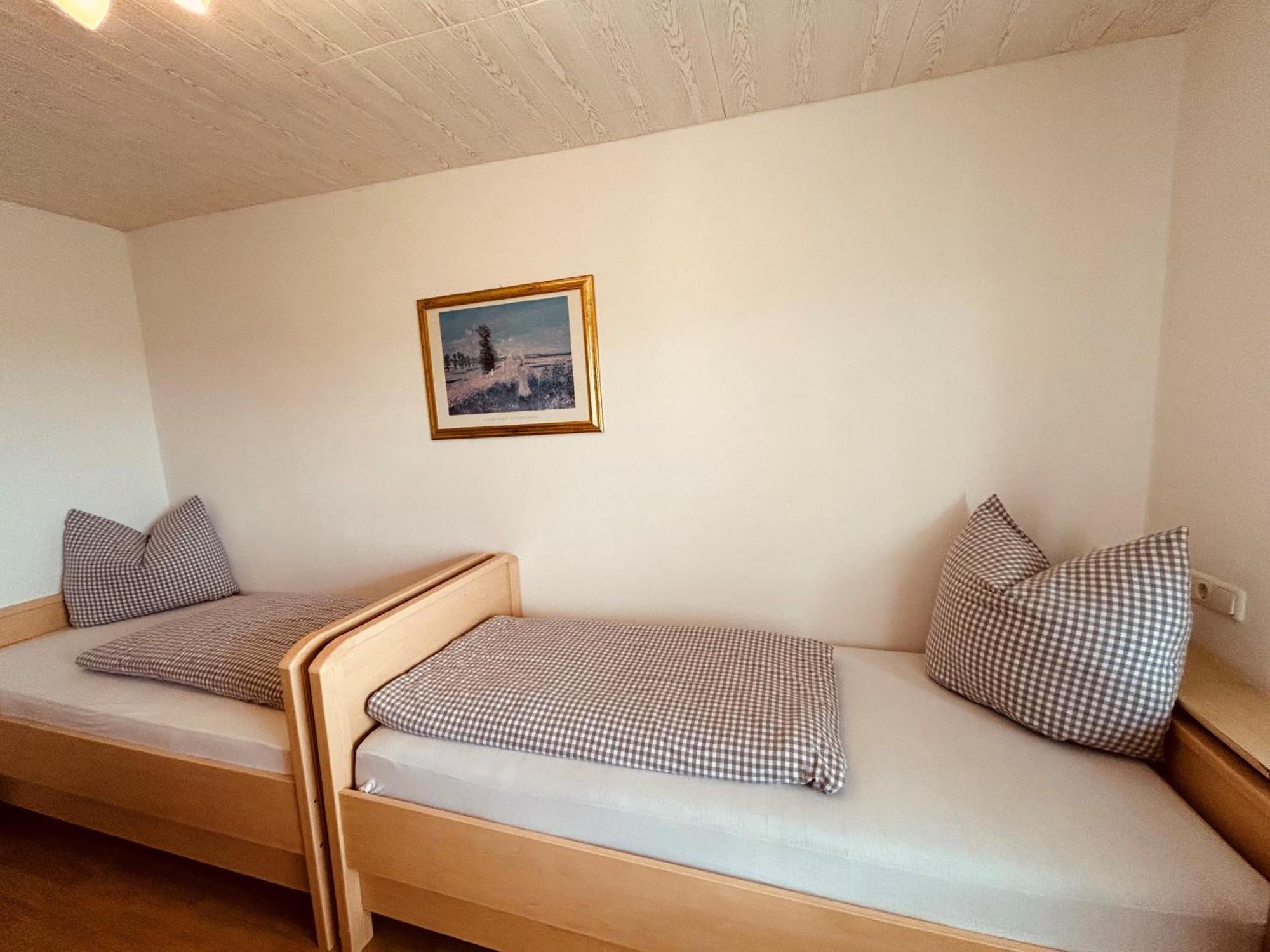 Pension Zum Krug, Messe Muenchen Hergolding Ruang foto